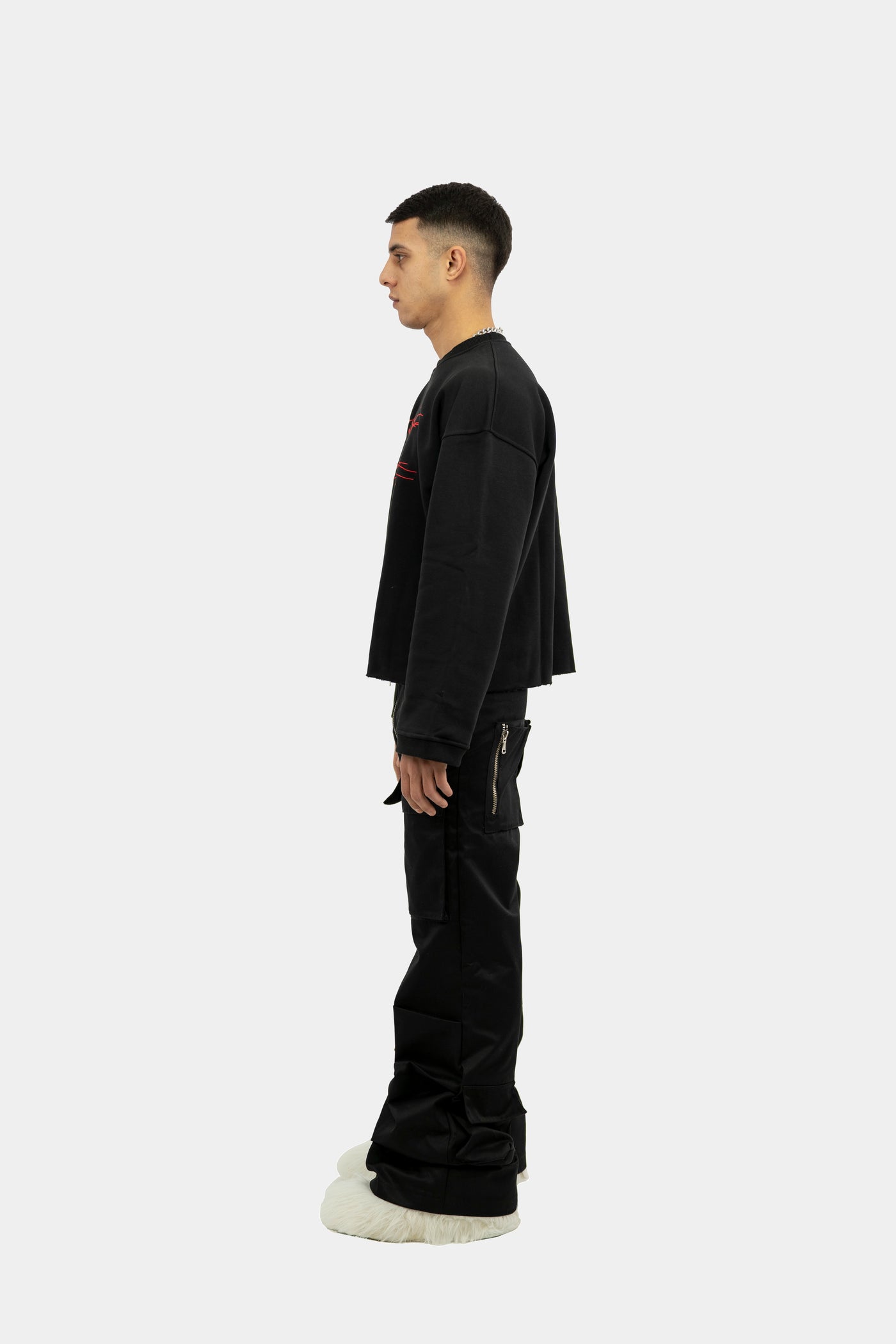 002 BLACK CREWNECK