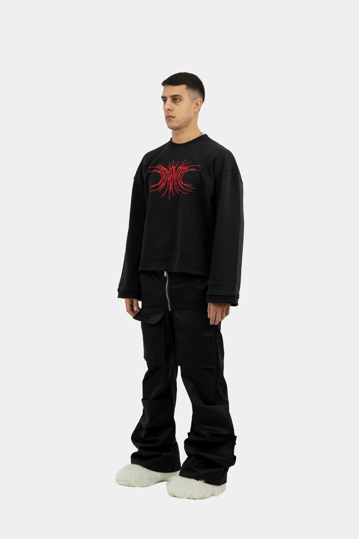 002 BLACK CREWNECK