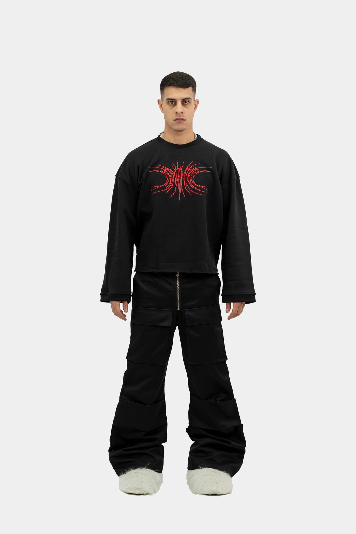 002 BLACK CREWNECK