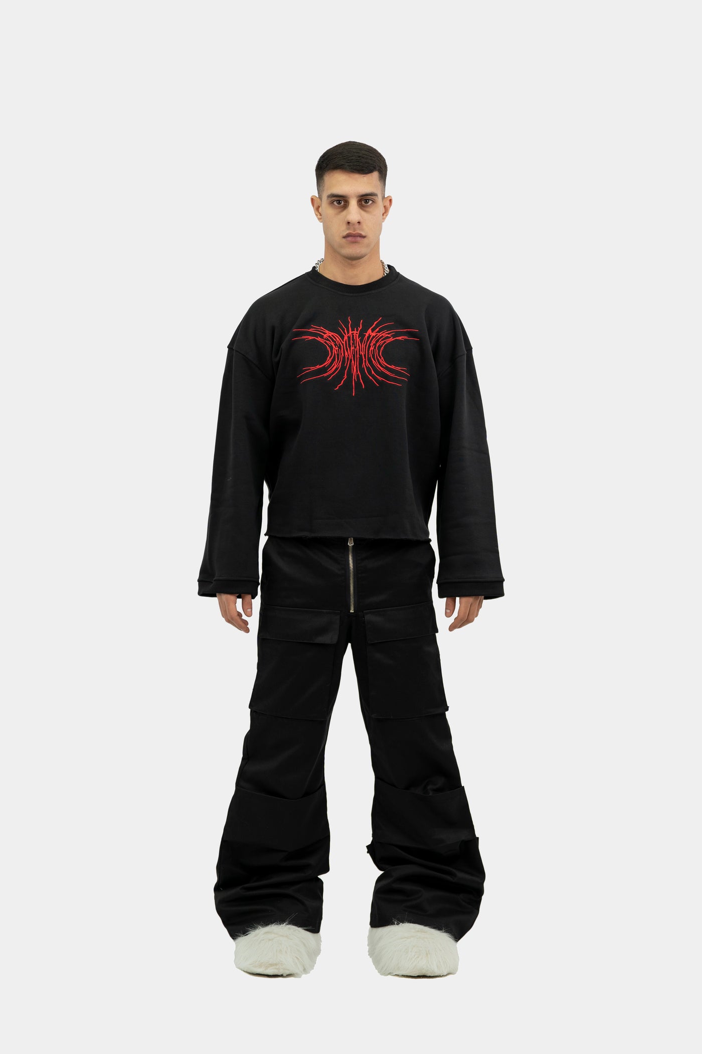 002 BLACK CREWNECK