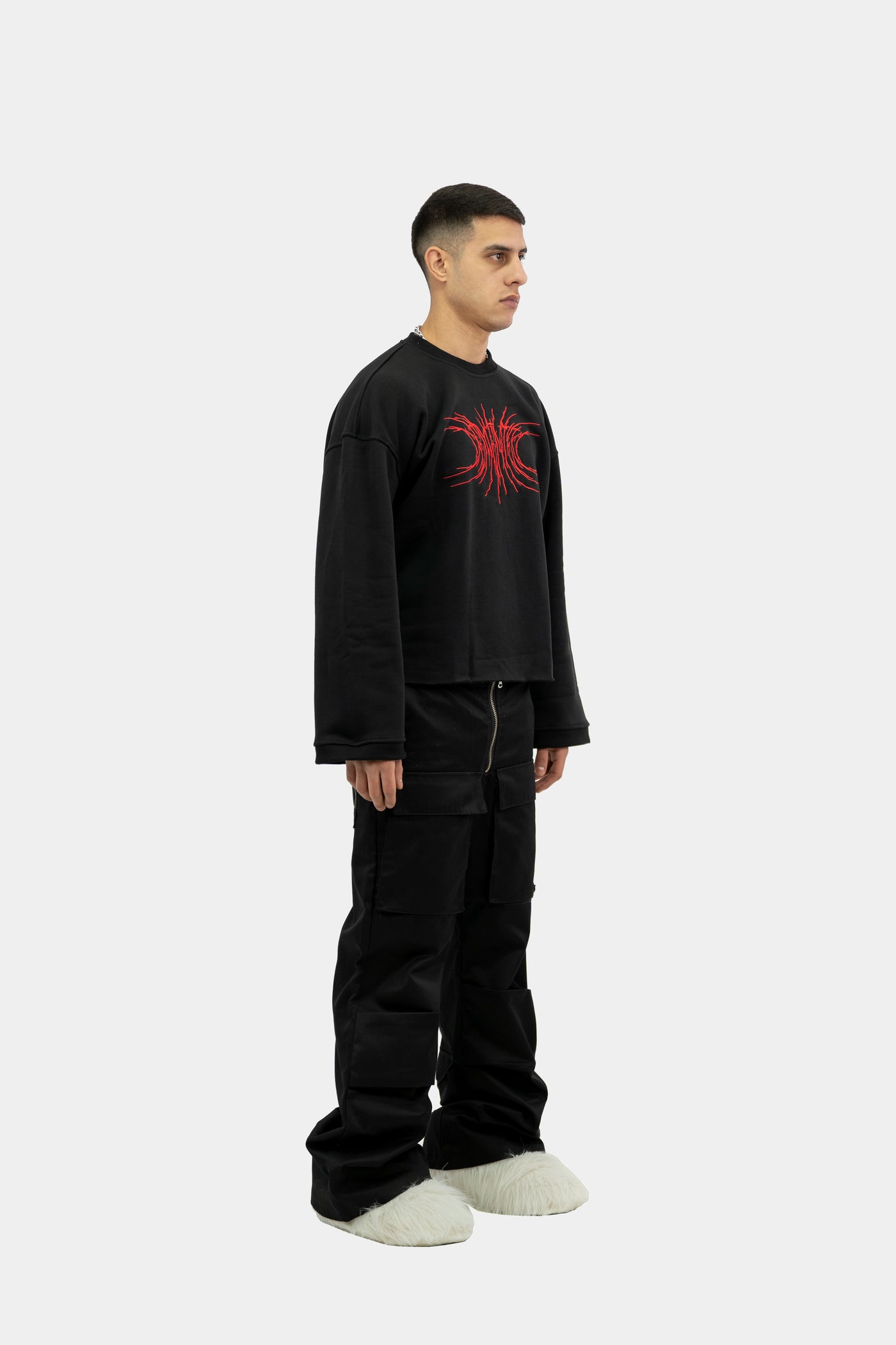 002 BLACK CREWNECK