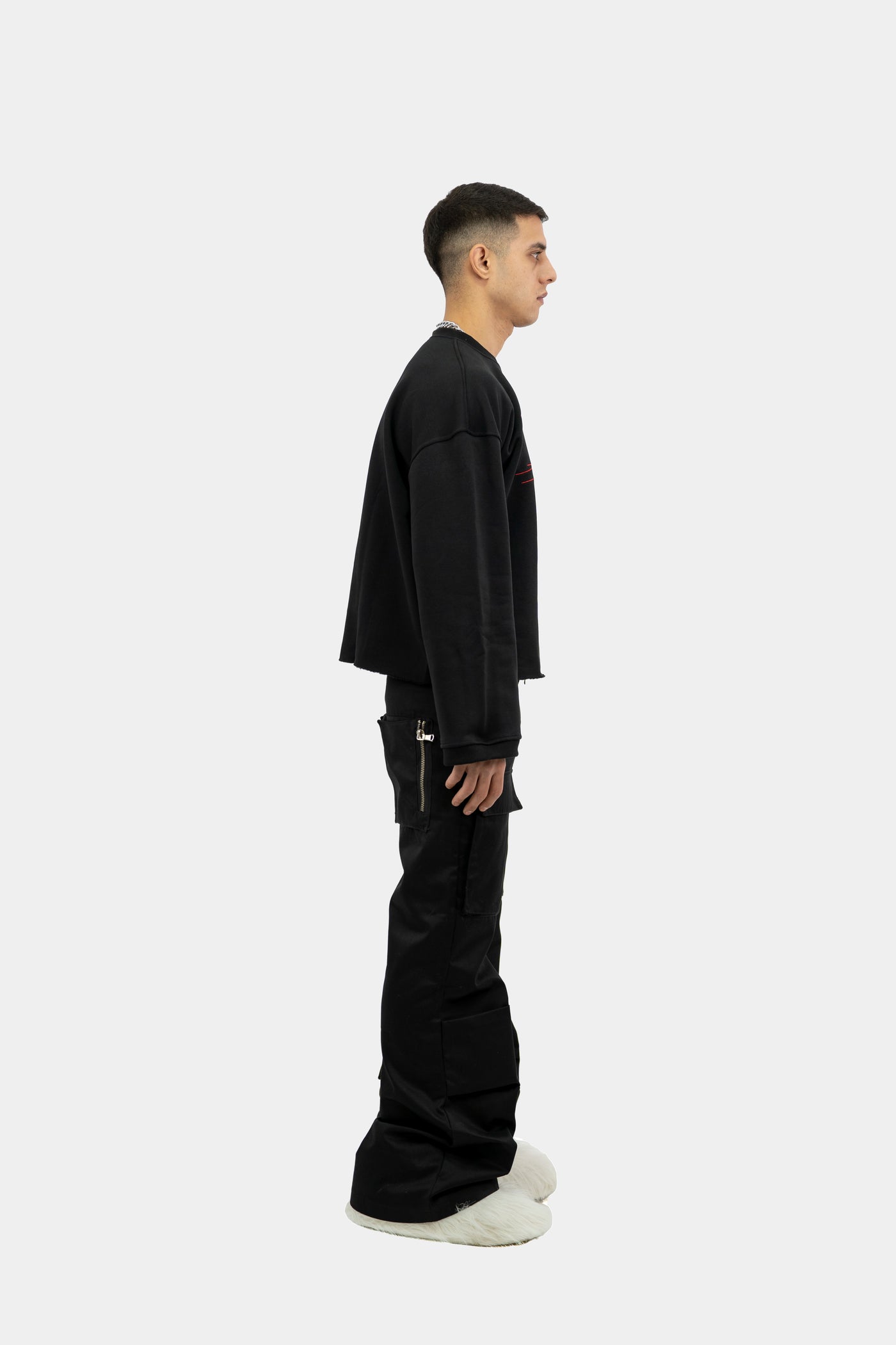 002 BLACK CREWNECK