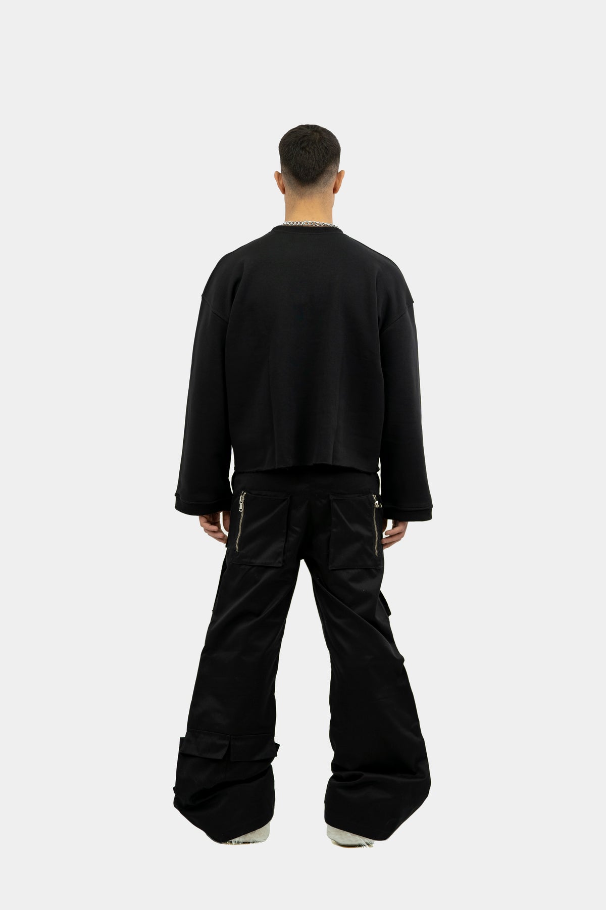 002 BLACK CREWNECK